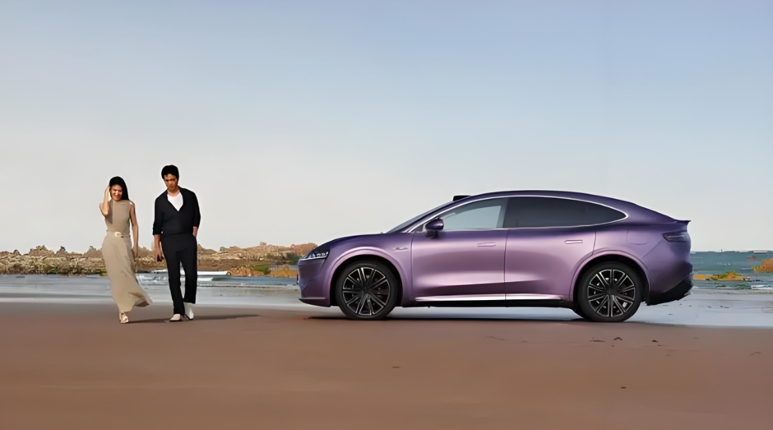 华为何刚：智界 R7 将带来轿跑 SUV“最大内部空间”，续航超 800km